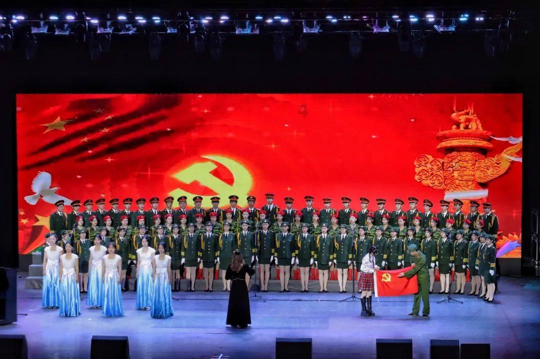 河南南阳一学校发生火灾,已致 13 人遇难,涉事学校负责人已被控制